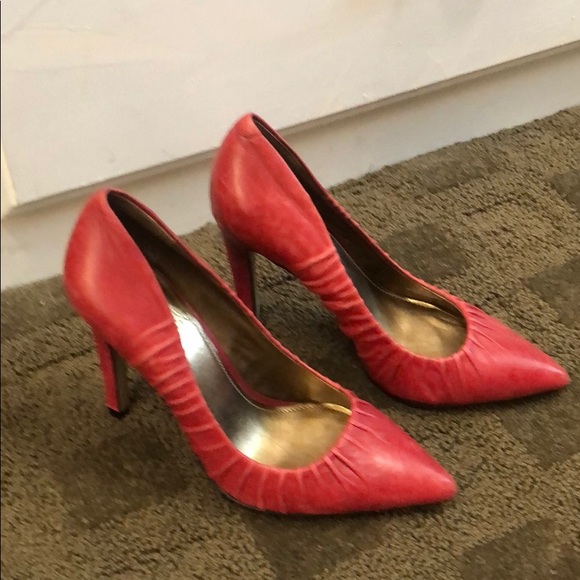 Red Vince camuto heels - Picture 1 of 3